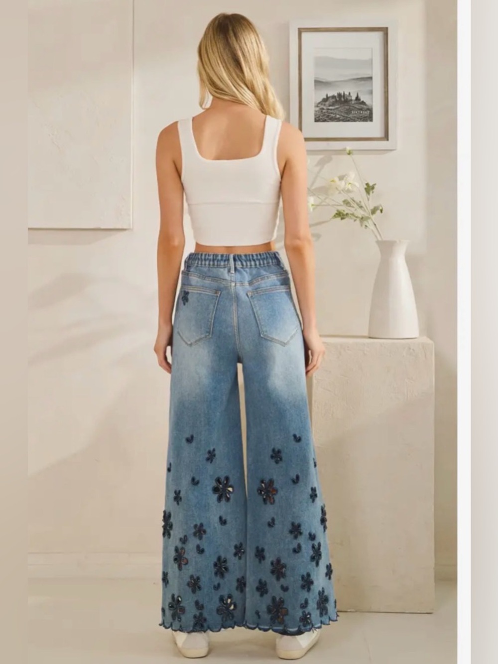 NEW Oli & Hali Washed Floral Cutout Scalloped Hem Wide Leg Jeans - Picture 6 of 11